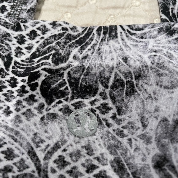 Lululemon Cropped Leggings - Picture 3 of 5